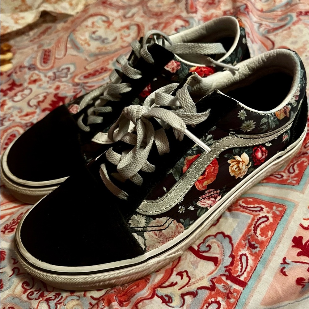 Size 7 Old Skool vans